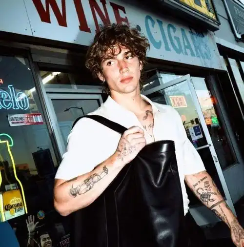 6686体育app钻石作者Gale