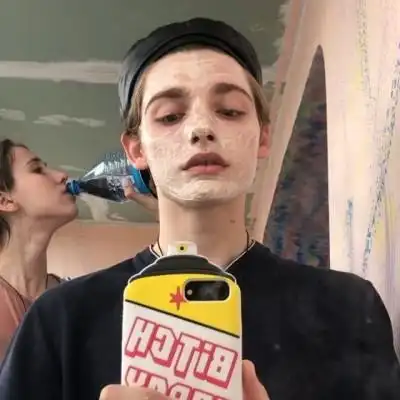 6686体育app铁牌作者Isabella