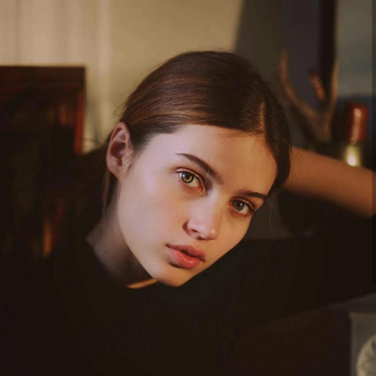 6686体育app钻石作者Esme