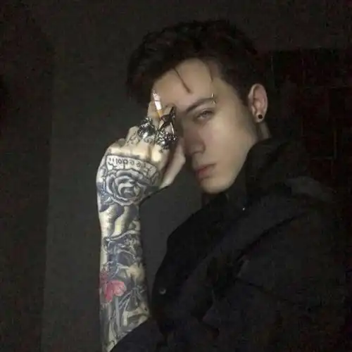 6686体育app铁牌作者Upton